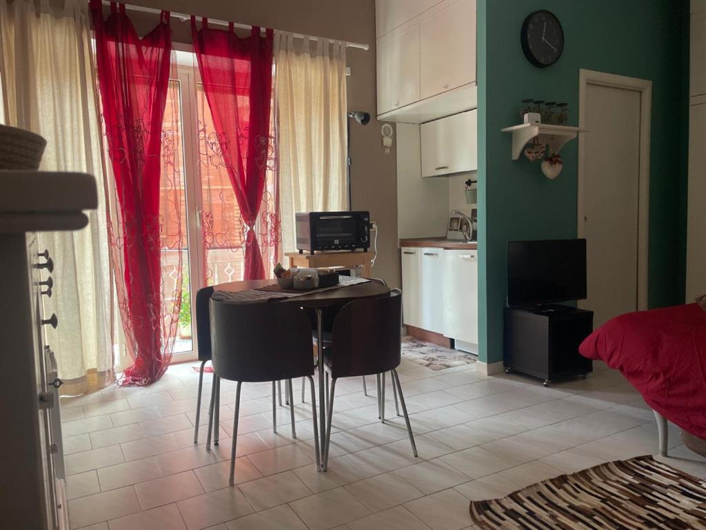 Apartment Casetta Maria Pia Near Metro A Cornelia